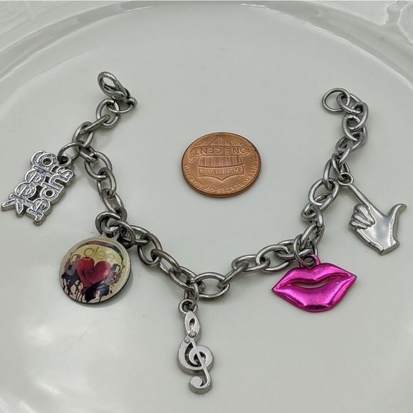 Glee Silver Tone Charm Bracelet Super Gleek - Picture 8 of 9